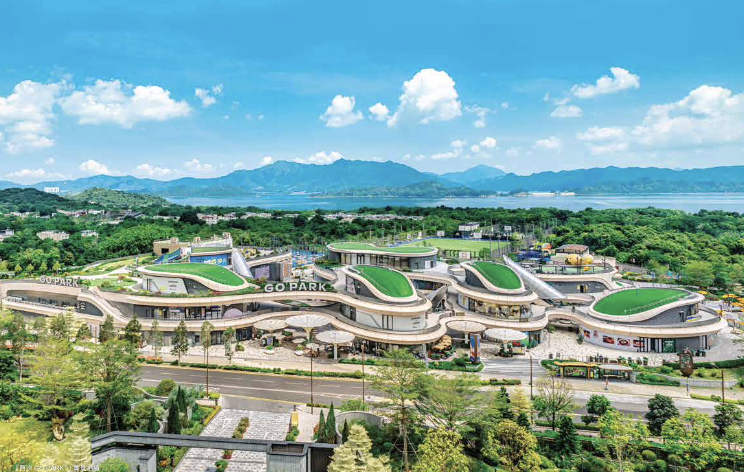 西沙 GO PARK 綜合地標鳥瞰圖,背景為吐露港及群山